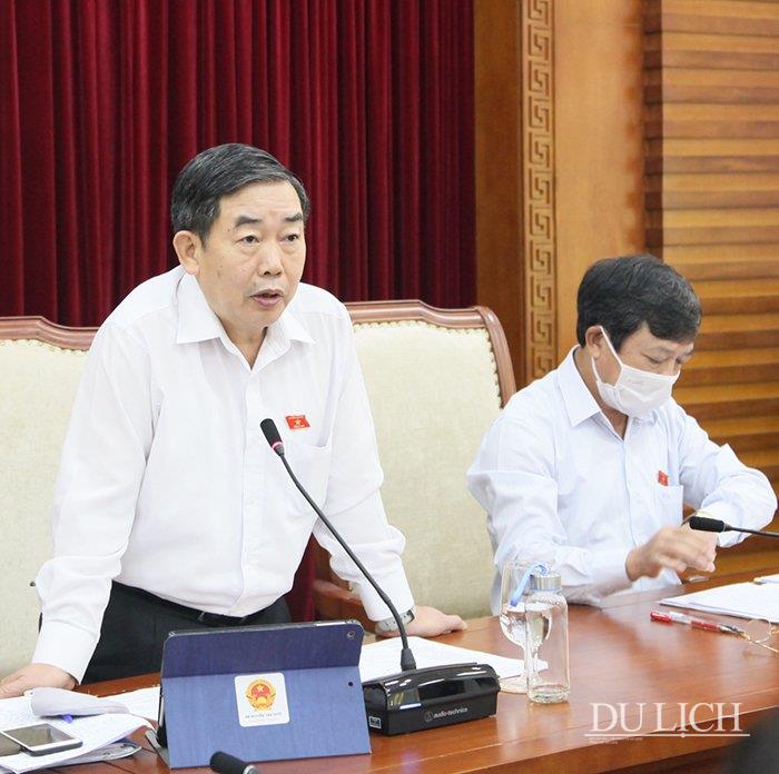 Phó Chủ nhiệm UBVHGDTTNNĐ Nguyễn Văn Tuyết phát biểu tại cuộc họp